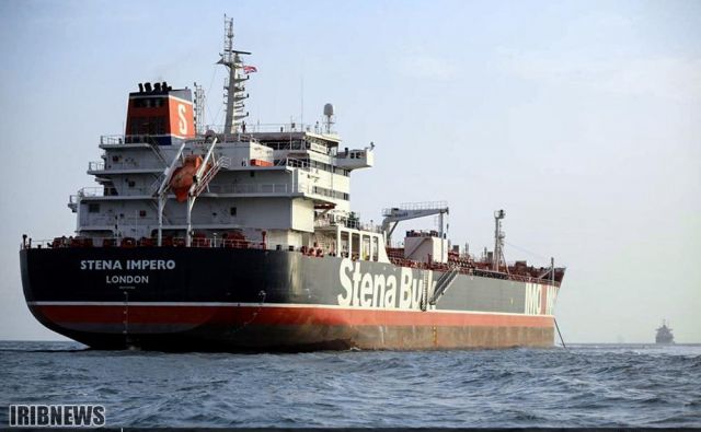 Zaseženi britanski tanker Stena Impero bo do nadaljnjega ostal zasidran v iranskih teritorialnih vodah. Foto Afp