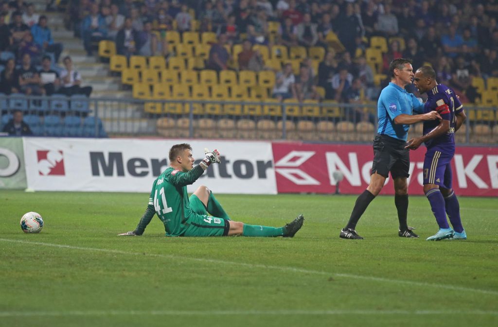 FOTO:Maribor ohranja med živimi le še taktična odličnost