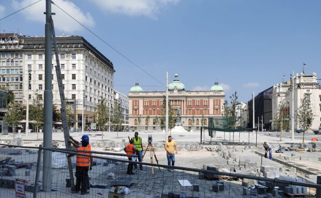 Trg republike, do nedavnega srce mesta in glavno prometno vozlišče v starem Beogradu, bo po prenovi sodoben trg z veliko ploščadjo. Foto: Milena Zupanič