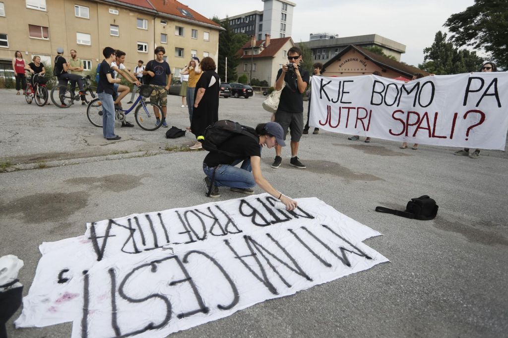 FOTO:Protest proti stanovanjski politiki vlade