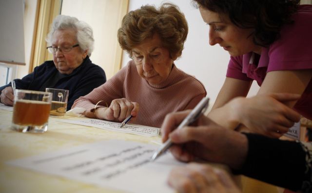 Rezultati raziskave ameriških znanstvenikov, ki so jo v četrtek objavili v znanstveni reviji Neurology, nakazujejo preboj na področju boja proti alzheimerjevi bolezni. FOTO: Uroš Hočevar/Delo