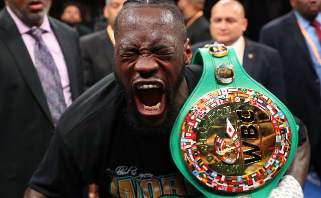 Deontay Wilder (na fotografiji) zmajuje z glavo zaradi anonimnih tekmecev Tysona Furyja. FOTO: AFP