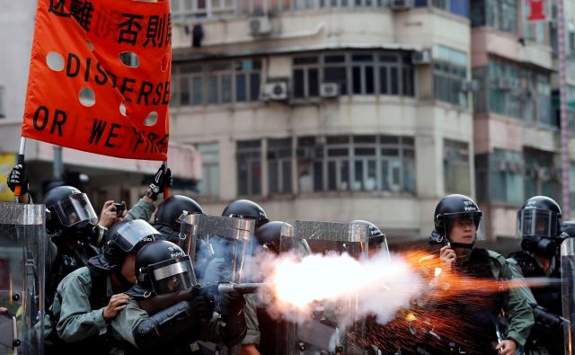 Demonstracije v Hongkongu so se začele pred več kot dvema mesecema kot nasprotovanje predlogu zakonodaje. FOTO: Issei Kato/Reuters