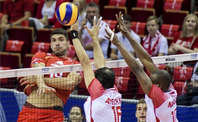 Nicolas Le Goff  in Francozi so le strli tunizijski blok. FOTO: FIVB