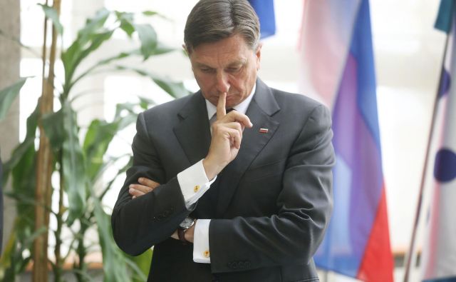 Predsednika republike Borut Pahor bi, če se bi koalicija odločila, da obstoječim 65 plačnim razredom še pet novih, prejel namesto seedanjih 5974 evrov bruto prejel 7168 evrov.  FOTO: Leon Vidic/delo