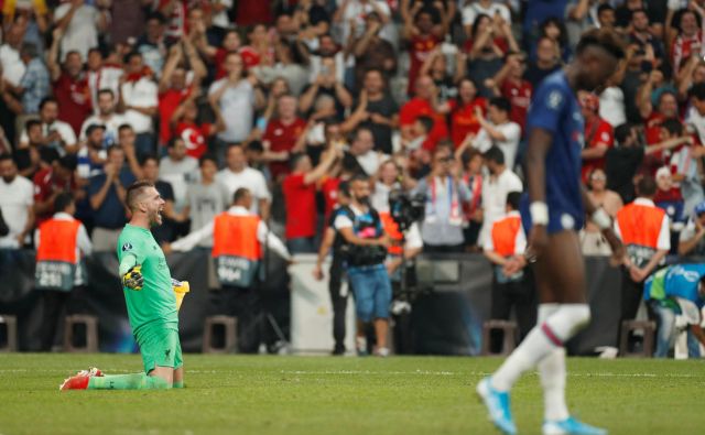 Adrian je devet dni, odkar je prišel v Liverpool, postal junak superpokala v Istanbulu. FOTO: Reuters