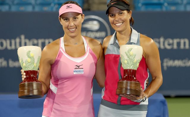 Andreja Klepač in Čehinja Lucie Hradecka. FOTO: Matthew Stockman/Afp