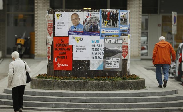 Največ političnih strank in list, ki praviloma nosijo imena kandidatov, nastane okoli lokalnih volitev. FOTO: Leon Vidic/Delo