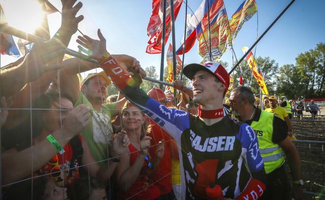 Tim Gajser se je takole veselil naslova v Italiji, v torek ga bo proslavil še v Mariboru. FOTO: Matej Družnik/Delo