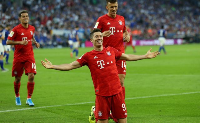 Naslednji teden bodo prišli v Stožice tudi napadalci Robert Lewandowski (Bayern), ki se je konec tedna takole veselil treh doseženih golov v bundesligi, Akadiusz Milik (Napoli) in Krzysztof Piatek (Milan). FOTO: Reuters<br />
 