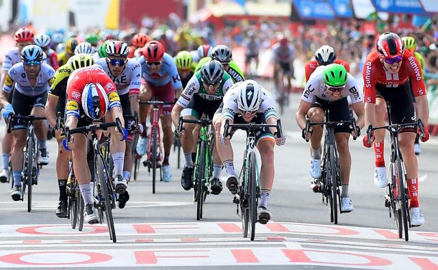  Fabio Jakobsen je po fotofinišu premagal Bennetta. Foto: AFP