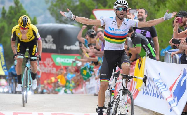 Le Alejandro Valverde (desno) je bil v zadnjih metrih 7. etape premočen za Primoža Rogliča. Foto AFP