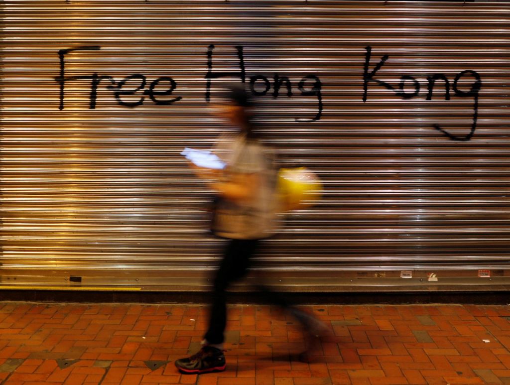 FOTO:Kljub prepovedi protestniki zopet na hongkonških ulicah