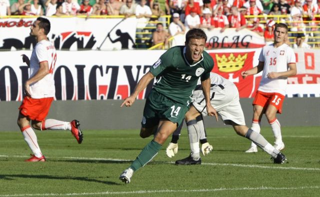 Prvega ne pozabiš nikoli, Zlatko Dedić je 6. septembra v Vroclavu zabil svoj prvi gol za Slovenijo prav proti Poljski (1:1), ki bo v petek v Stožicah izzvala drugi rod selektorja Matjaža Keka. FOTO: Reuter