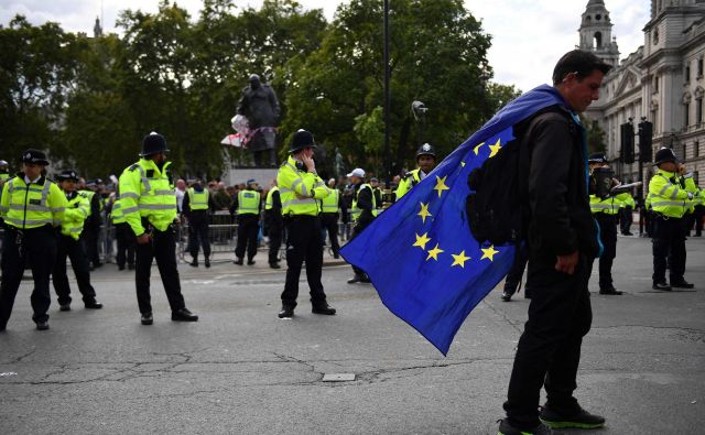 Nasprotniki brexita so tudi ta konec tedna protestirali v središču Londona. Foto Afp