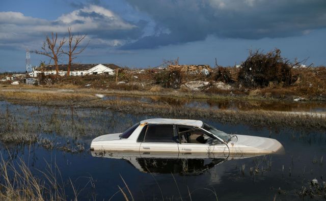 Bahamske oblasti opozarjajo, da se bo število žrtev najverjetneje bistveno povečalo. FOTO: Loren Elliott/Reuters