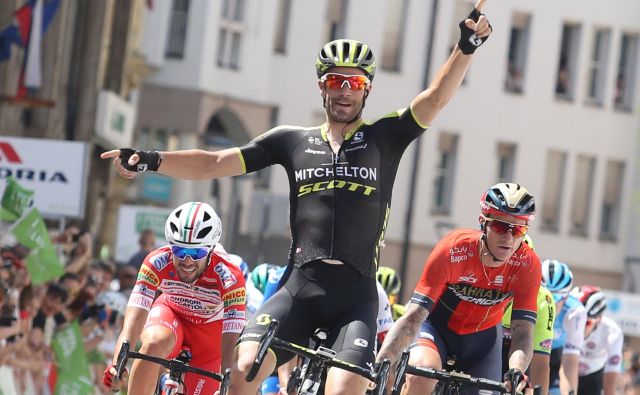 Luka Mezgec je letos kolesaril v izjemni formi, slavil je eno zmago na dirki po Sloveniji in dve na dirki po Poljski, dirka po Španiji pa se je zanj končala nesrečno. FOTO: Tomi Lombar/Delo