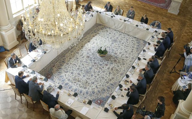 Predsednik republike vztraja pri iskanju takšne rešitve, ki bo s prihodnjih državnozborskih volitev pregnala senco dvoma o njihovi ustavnosti, oziroma to senco vsaj zmanjšala na minimum. FOTO: Blaž Samec/Delo