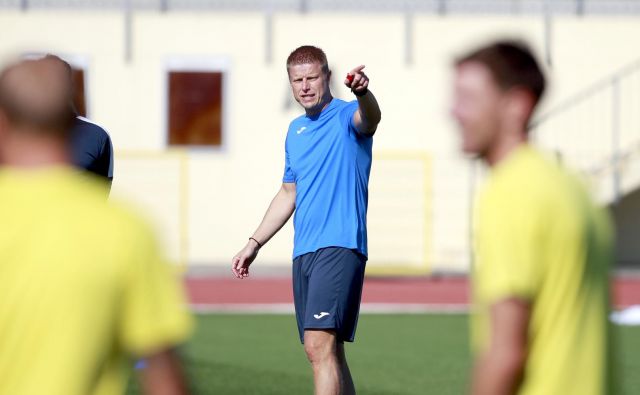 Andrej Razdrh bo drevi prvič vodil Domžale v zaostali prvenstveni tekmi proti Muri. FOTO: Roman Šipić/Delo