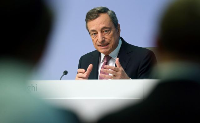 Dejstvo, da bo Mario Draghi po osmih letih zapustil vrhovni položaj v ECB, ne da bi enkrat samkrat zvišal obrestne mere, po mnenju Mitje Gasparija kaže, »kako slabo sta v Evropi usklajeni denarna in fiskalna politika«. Foto Reuters