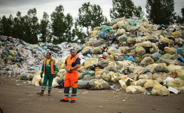 Okoljsko področje so letos zaznamovale težave s skladiščenjem odpadkov. FOTO: Jure Eržen/Delo