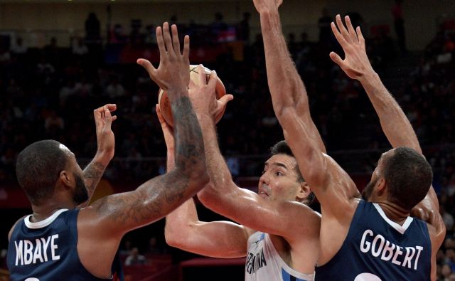 Veteran Luis Scola se je proti Franciji izkazal z 28 točkami, 13 skoki in 2 asistencama. FOTO: AFP
