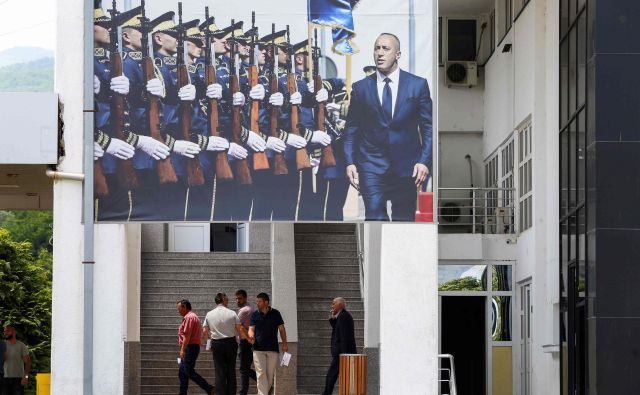 Na kosovskih volitvah naj bi dobile največ glasov Demokratska zveza Kosova (LDK), stranka Samoopredelitev (LVV), Nisma (Pobuda) in Zavezništvo za prihodnost (AAK) Ramusha Haradinaja. FOTO: AFP