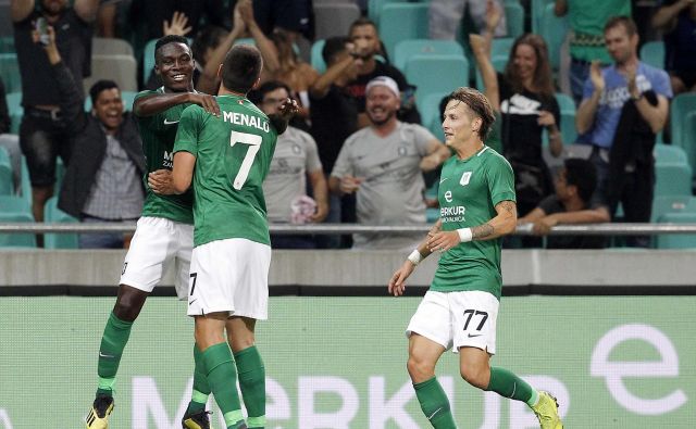 Eric Boakye, Luka Menalo, Stefan Savić in drugi zeleno-beli bodo imeli v mladih in sproščenih Celjanih sila zahtevne tekmece. FOTO: Mavric Pivk/Delo