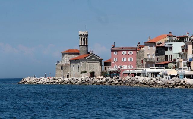 V piranski občinski upravi so se zgodile kadrovske spremembe. Dosedanjega direktorja občinske uprave Aleša Buležana je nadomestila Vesna Vičič. FOTO: Igor Mali