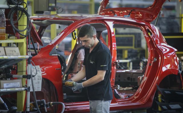 Zaskrbljeni so tudi v Renaultu, ki je imel petodstotni upad prodaje. FOTO: Jože Suhadolnik/Delo