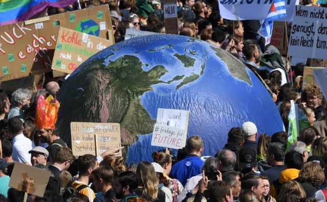 Na dan podnebnih protestov je nemška vlada dosegla dogovor o 50 milijard evrov vrednem paketu podnebnih ukrepov. FOTO: AFP