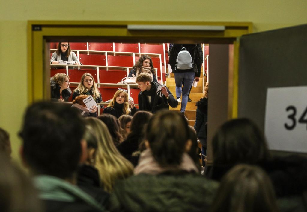 FOTO:Študentski baroni bodo padli po plačni lestvici