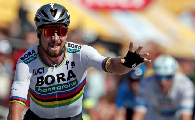 Mavrično majico, ki jo svetovnim prvakom oblačijo od leta 1927, bo četrtič poskušal osvojiti edini »roker« med cestnimi kolesarji Peter Sagan. FOTO: Reuters