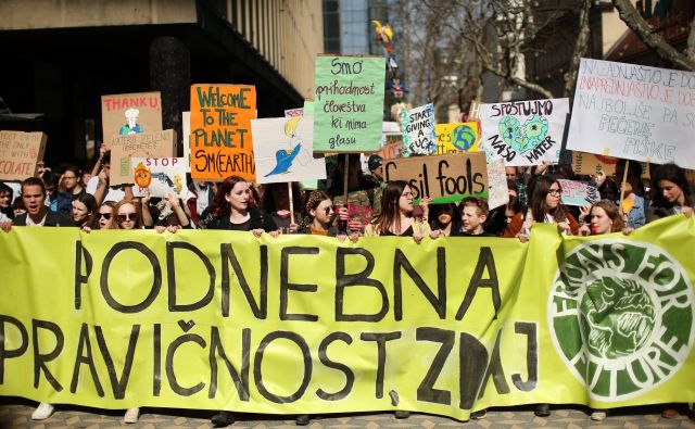 Podnebnega protesta marca se je udeležilo 12.000 mladih. Za jutrišnji protest v gibanju Mladi za podnebno pravičnost napovedujejo še večjo udeležbo. FOTO: Jure Eržen