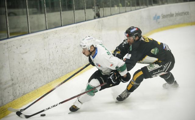 Sašo Rajsar (levo) je na tekmi proti Rittnu prispeval prvi gol za SŽ Olimpijo. FOTO: Uroš Hočevar/Delo