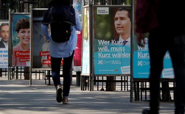 Politika s plakatov, predsednica socialdemokratov Pamela Rendi-Wagner in voditelj ljudske stranke Sebastian Kurz, ne moreta skriti, da si osebno nista čisto nič simpatična. FOTO: Reuters