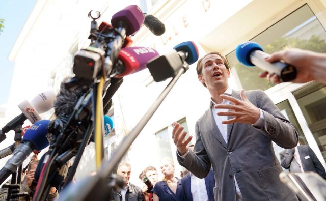 Sebastian Kurz bo imel več možnosti pri sestavljanju nove vlade. FOTO: Georg Hochmuth/AFP