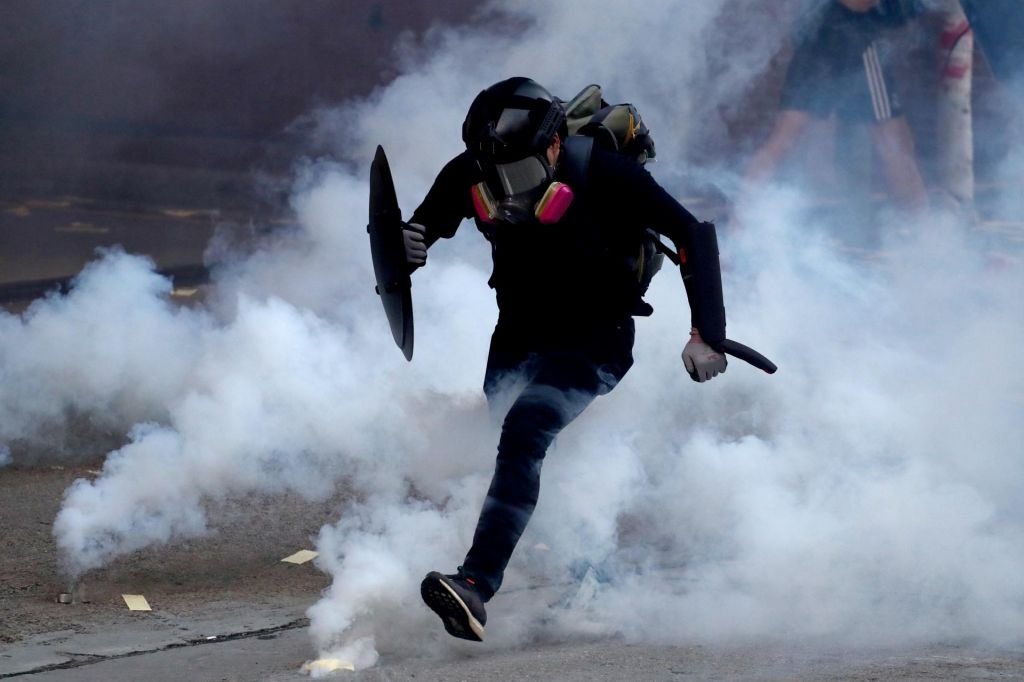 FOTO:Na protestu v Hongkongu prvič ustreljen demonstrant