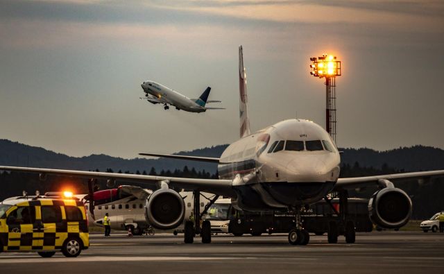 Subvencije, če bodo, bo domači ali tujim družbam omogočala sprememba zakona o letalstvu. FOTO: Voranc Vogel