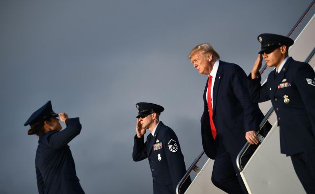 Demokrati verjamejo, da si Trump prisvaja zunanjo politiko za lastne politične cilje. Foto AFP