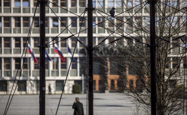 Mandatno-volilna komisija je po burni razpravi o statusu poslancev ob nasprotovanju Levice in NSi prižgala zeleno luč noveli zakona o poslancih. FOTO: Voranc Vogel/Delo