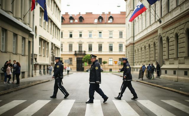 Bodo na Gregorčičevi še naprej korakali k levi sredini ali se bodo obrnili proti desni? FOTO: Jure Eržen/Delo