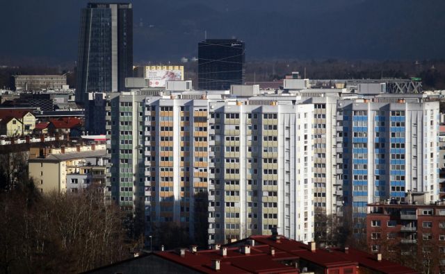 Koliko je stanovalcev v kakšnem bloku, je težko ugotoviti. FOTO: Roman Šipić/Delo