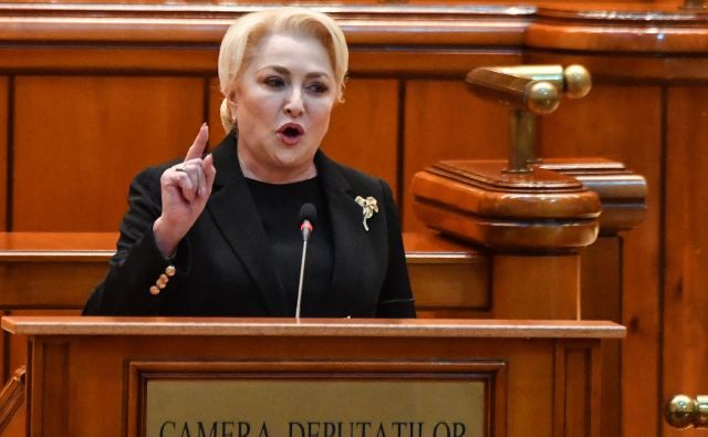 Čeprav njena vlada ni bila popolna, je brez dvoma delovala v korist Romunov, je v parlamentu poudarila Viorica Dancila. FOTO: Daniel Mihailescu/AFP