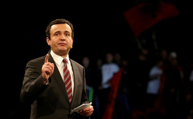Albin Kurti, leader of the Self-Determination movement (Vetevendosje) delivers his speech during a pre-election rally in Pristina, Kosovo, October 4, 2019. REUTERS/Florion Goga Foto Florion Goga Reuters