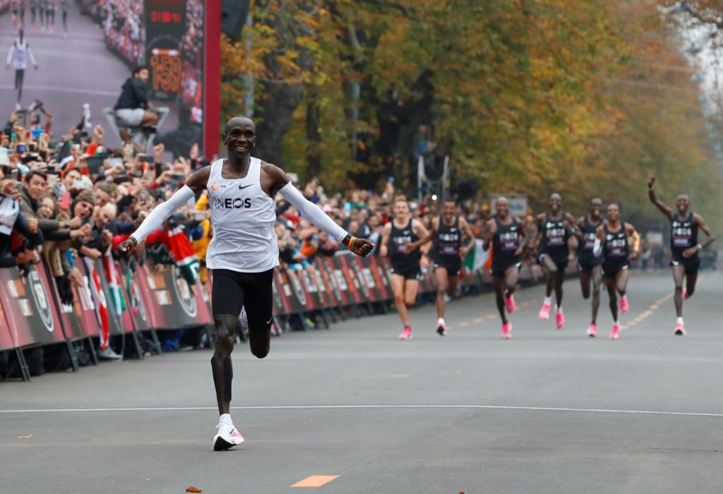 FOTO:Kipchoge je podrl dvourni maratonski mejnik 