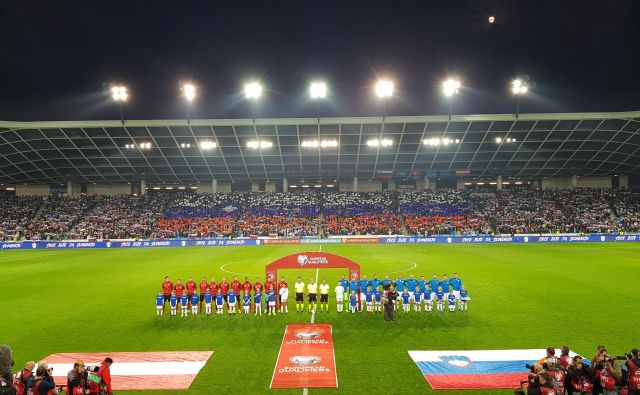 Dvoboj Slovenije in Avstrije je bil eden od vrhuncev kvalifikacij za evropsko prvenstvo. FOTO: Jernej Suhadolnik/Delo