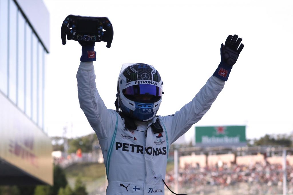 Bottas zmagal, Mercedesu konstruktorski naslov