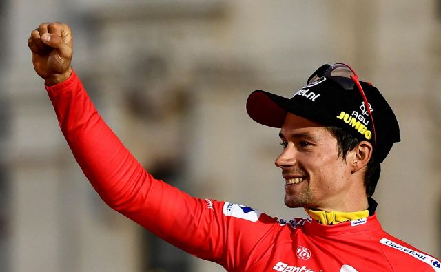 Primož Roglič je letos osvojil rdečo majico na Vuelti, bo prihodnje leto lovil rumeno majico na Touru? Foto AFP