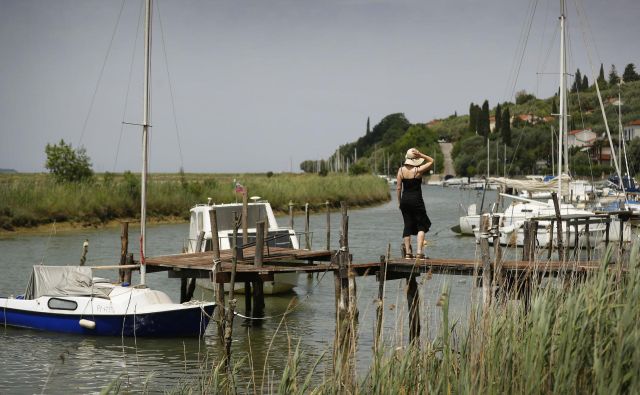 Jernejev kanal naj bi po nalogu ministra Zajca prevzel upravljavec Sečoveljskih solin, nelegalni privezi pa, kot kaže, ostajajo. FOTO: Leon Vidic